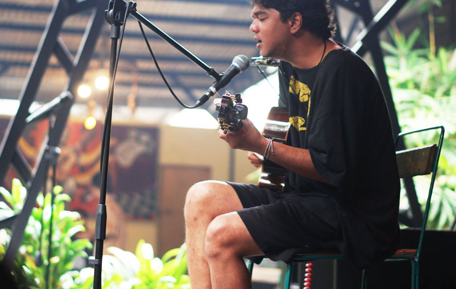 KEMBALI DARI PENGASINGANNYA, JASON RANTI RILIS ‘HARI-HARI MUSIK’